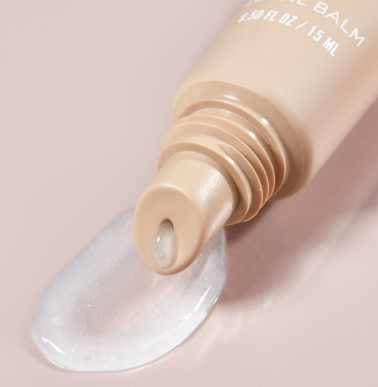 5-SLTR_PDP_LipOilBalm_Applicator-Macro_Clear_3000x.jpg